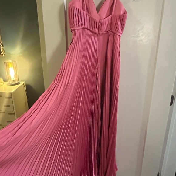 Pleated Pink Jumpsuit - Picture 4 of 9